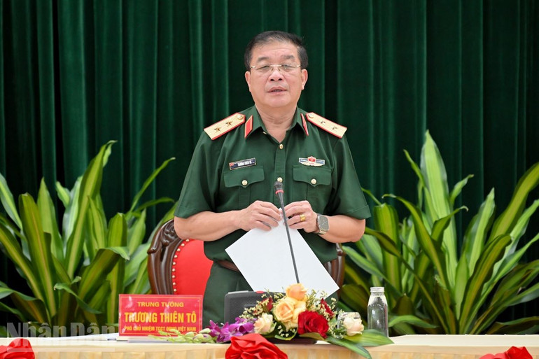 Trung tướng Trương Thiên Tô, Phó Chủ nhiệm Tổng cục Chính trị Quân đội Nhân dân Việt Nam phát biểu tại hội nghị. (Ảnh: THẾ ĐẠI) ndo_bl_bac-to-bqp.jpg