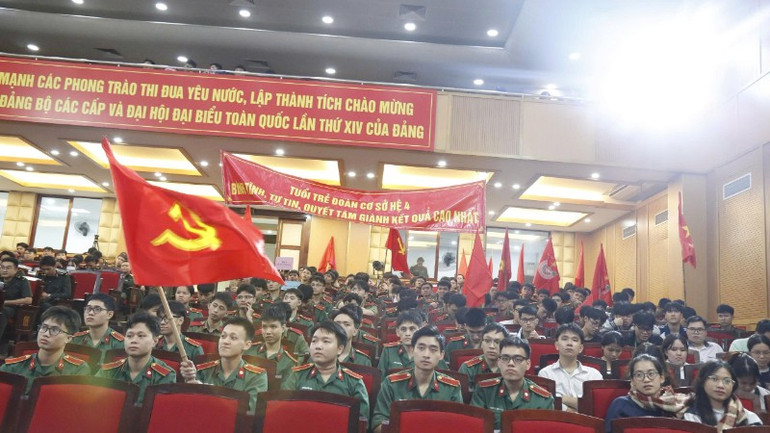 Um grande número de estudantes, soldados e trabalhadores participaram, torcendo pelo concurso. hv-quan-y-co-vu-5111.jpg