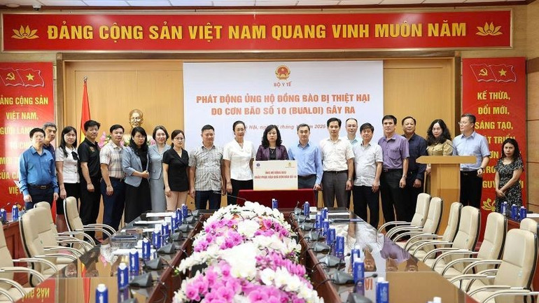 Bộ Y tế phát động ủng hộ đồng bào vùng lũ sau bão số 10. phat-dong-y-te-283.jpg