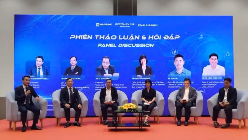 Các đại biểu thảo luận tại hội thảo. 