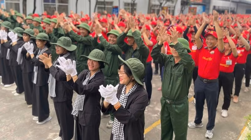 Hơn 1.300 công nhân lao động của Công ty Trách nhiệm hữu hạn Kỹ nghệ cửa Ý-Á Châu tham gia các hoạt động hướng đến kỷ niệm 80 năm Cách mạng Tháng Tám và Quốc khánh 2/9.