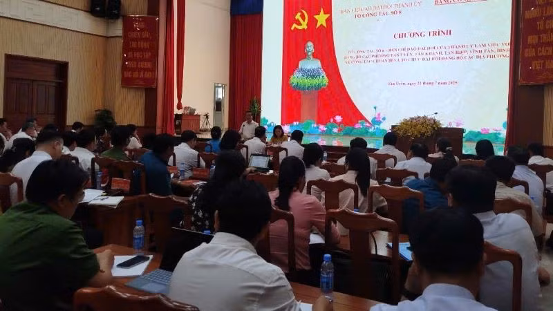 Toàn cảnh buổi làm việc.