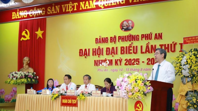 Phó Bí thư Thành ủy, Chủ tịch Ủy ban Mặt trận Tổ quốc Việt Nam Thành phố Hồ Chí Minh Nguyễn Phước Lộc phát biểu ý kiến chỉ đạo tại Đại hội Đảng bộ phường Phú An. 