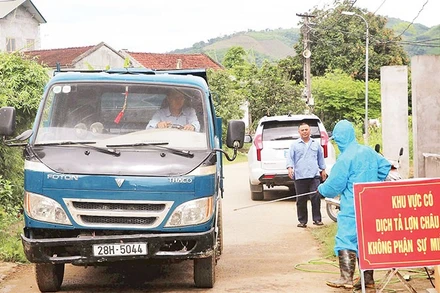 Chốt kiểm soát hoạt động nghiêm ngặt tại địa bàn có dịch.