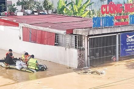 Cơ sở sơn, thạch cao Cường Ngân ở tổ 17, phường Phan Đình Phùng (Thái Nguyên) bị thiệt hại hơn 1 tỷ đồng do bão số 11 gây ra.