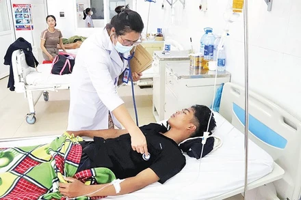 Cán bộ, y, bác sĩ Bệnh viện đa khoa vùng Tây Nguyên mong muốn Sở Y tế tỉnh Đắk Lắk làm tốt công tác động viên, ổn định tư tưởng và tạo môi trường làm việc an toàn để yên tâm chăm sóc sức khỏe cho nhân dân.