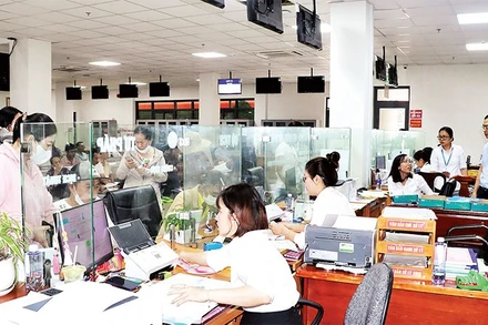 Giải quyết thủ tục hành chính tại Trung tâm Phục vụ hành chính công xã Long Thành, tỉnh Đồng Nai.