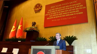 Tổng Bí thư Tô Lâm phát biểu chỉ đạo Hội nghị toàn quốc quán triệt, triển khai thực hiện Nghị quyết số 66-NQ/TW và Nghị quyết số 68-NQ/TW của Bộ Chính trị, ngày 18/5. (Ảnh: ĐĂNG KHOA)