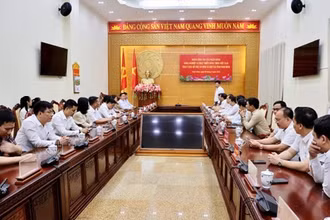 Toàn cảnh buổi làm việc.