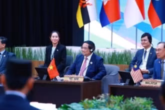 Thủ tướng Phạm Minh Chính dự và phát biểu tại phiên Đối thoại của lãnh đạo ASEAN với thanh niên ASEAN. (Ảnh: Dương Giang/TTXVN)
