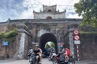 Cần tháo nút thắt giao thông ở Kinh thành Huế.