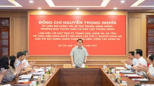 Đồng chí Nguyễn Trọng Nghĩa, Ủy viên Bộ Chính trị, Bí thư Trung ương Đảng, Trưởng Ban Tuyên giáo và Dân vận Trung ương chủ trì buổi làm việc. (Ảnh: SƠN TÙNG)