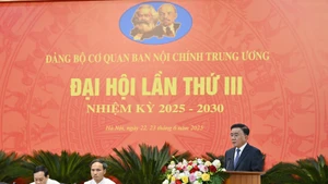 Đồng chí Thường trực Ban Bí thư Trần Cẩm Tú phát biểu chỉ đạo tại Đại hội. (Ảnh: THỦY NGUYÊN)