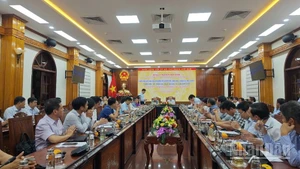 Toàn cảnh buổi làm việc.