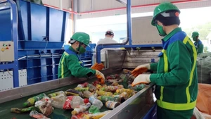 Xử lý rác thải nhựa là vấn đề cấp bách hiện nay.