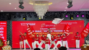 Chương trình văn nghệ khai mạc buổi lễ.