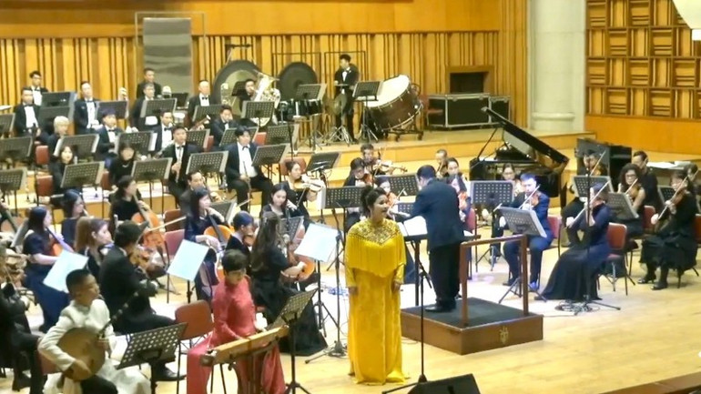 Das Programm bringt Musikliebhabern einzigartige musikalische Werke vietnamesischer und internationaler Musiker und Künstler näher. mot-tiet-muc-8853.jpg