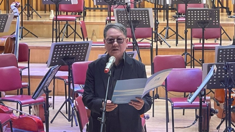 Generalmajor und Musiker Duc Trinh hielt die Eröffnungsrede. duc-trinh-328.jpg