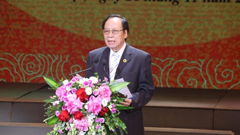 Lidový umělec Le Tien Tho podává závěrečné hodnocení umělecké kvality festivalu. (Foto: Organizační výbor) tho-9179.jpg