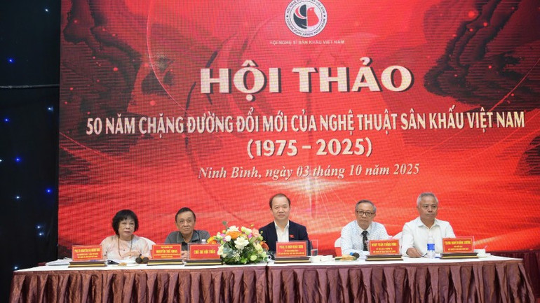 Các đại biểu chủ trì Hội thảo. chu-tri-9602.jpg