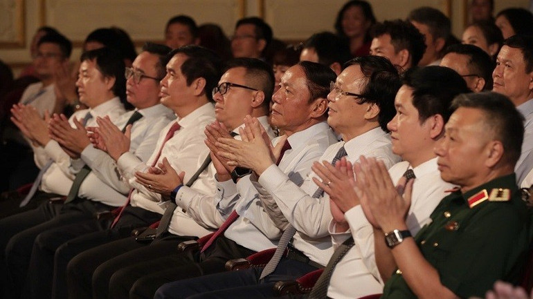 Các đại biểu tham dự chương trình. (Ảnh: TUẤN MINH) anh-2.jpg