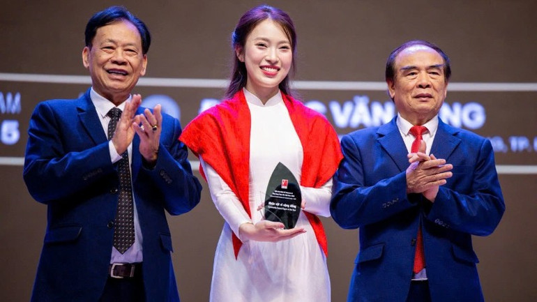 MC 칸 비는 khanh-vy-9890.jpg