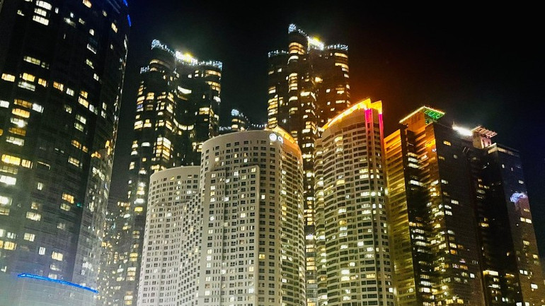 From The Bay 101, you can enjoy the sparkling beauty of Busan at night. canh-dem-4963.jpg
