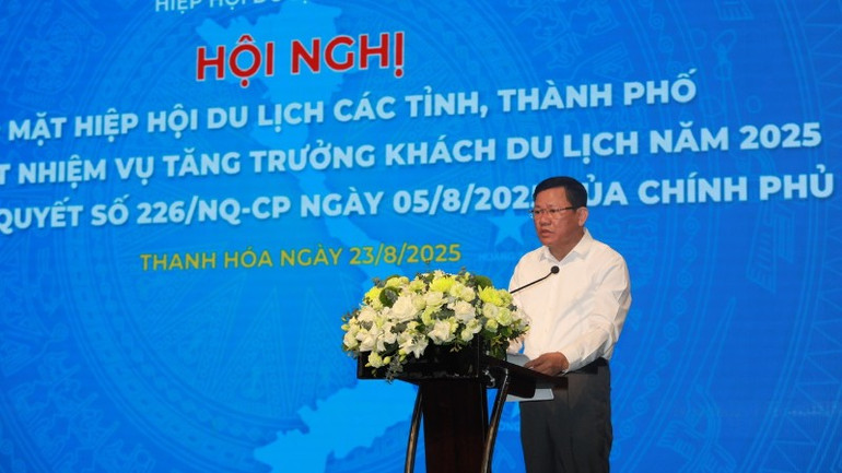 Phó Chủ tịch Thường trực UBND tỉnh Thanh Hóa Nguyễn Văn Thi phát biểu chào mừng hội nghị. thi-7866.jpg