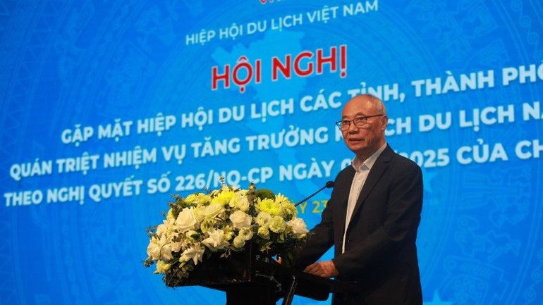 Ông Vũ Thế Bình, Chủ tịch Hiệp hội Du lịch Việt Nam phát biểu. binh-1406.jpg