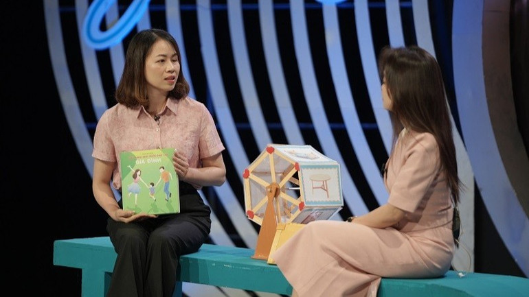 Chị Quỳnh dành 5 năm để tự tay biên soạn bộ tài liệu “Thực hành phát triển giao tiếp”. 5-nam-7905.jpg