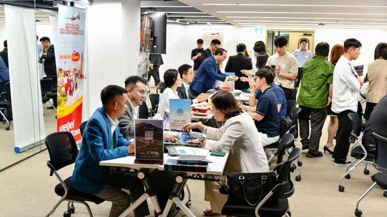 Hoạt động B2B giữa đại diện các địa phương, doanh nghiệp Việt Nam và Hàn Quốc diễn ra sôi nổi. (Ảnh: VITA) b2b-3873.jpg