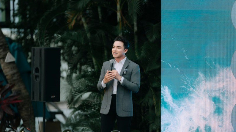 Việc trải nghiệm ở vai trò đạo diễn được xem là cột mốc đánh dấu sự trưởng thành của Hải Triều trong chặng đường làm nghề. (Ảnh: BTC) ht-3592.jpg