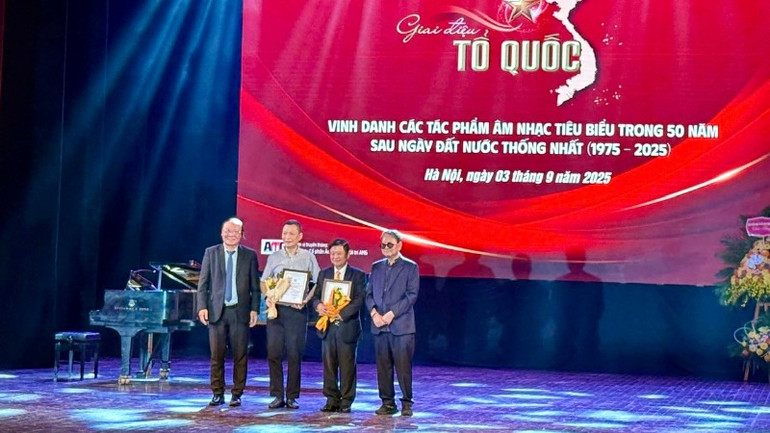 Trao bằng vinh danh các tác phẩm giao hưởng thính phòng tiêu biểu. khi-nhac-7063.jpg
