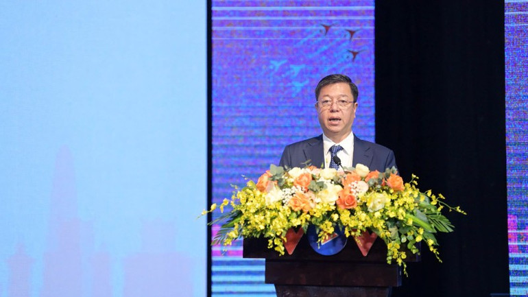 Phó Giáo sư, Tiến sĩ Vũ Trọng Lâm, Giám đốc, Tổng Biên tập Nhà xuất bản Chính trị quốc gia Sự thật phát biểu. (Ảnh: BTC) ra-mat-sach-6-8803.jpg