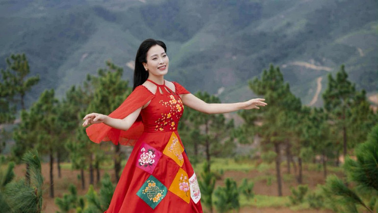MV បទ “My Homeland Vietnam” មានវីដេអូថតនៅកន្លែងល្បីៗជាច្រើនក្នុងប្រទេស។ (រូបថត៖ NVCC) sm-2-7612.jpg