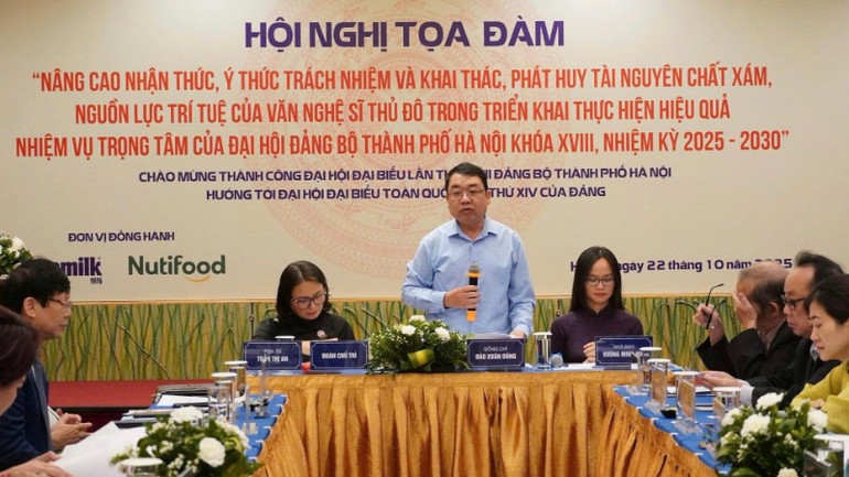 Biträdande chef för Hanois partikommittés propaganda- och massmobiliseringskommission, Dao Xuan Dung, talar. (Foto: Organisationskommittén) dung-1199.jpg