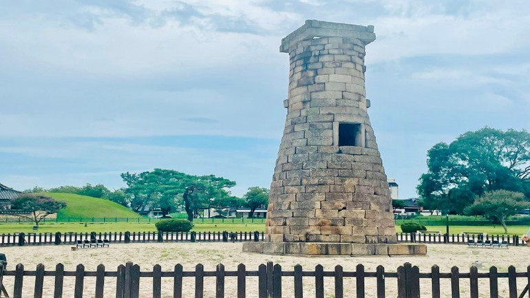 Cheomseondae Observatory is one of the famous attractions considered the symbol of Gyeongju. dai-3247.jpg