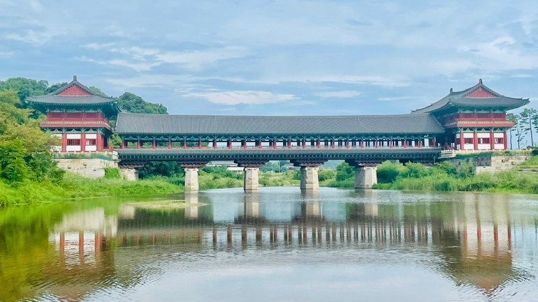 Woljeonggyo is a famous wooden bridge in Gyeongju. cau-8042.jpg