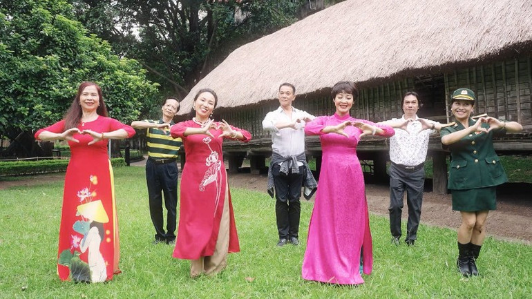Vietnam Dance Artists Association hoppas kunna skapa en dans som alla, från äldre till barn, kan delta i. vu-dieu-254.jpg