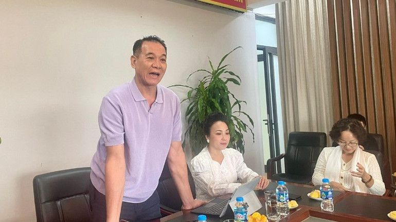 Folkkonstnären Pham Anh Phuong, ordförande för Vietnams danskonstnärsförening, talade. phuong-3718.jpg