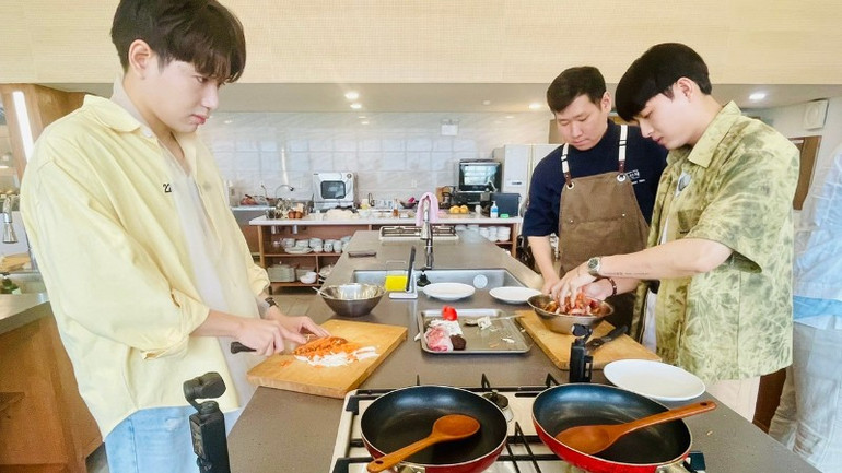 Experience making traditional Korean food yourself at Laseonjae. lam-mon-an-7310.jpg