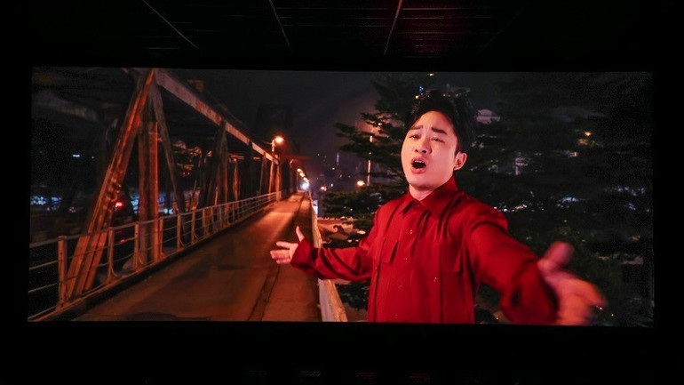 MV「季節の移り変わりのハノイ」はスローモーション映画のように、観客を昔のハノイへと誘います。(写真:マン・グエン) 038a2540-779.jpg