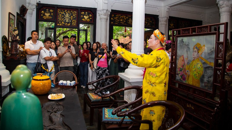Phủ Tiên Hương là không gian văn hóa để học sinh, sinh viên, các nhà nghiên cứu, và bạn bè quốc tế đến tìm hiểu về một di sản đặc sắc của người Việt. img-2572-72.jpg