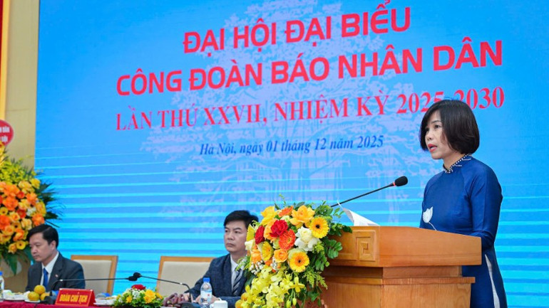 De voorzitter van het uitvoerend comité van de krantenvakbond Nhan Dan voor de periode 2023-2025, Kieu Thanh Binh, sprak op het congres. z7281624612197-53eec0fec3ca5338f9ccb8fc12b0f4cc-8203.jpg