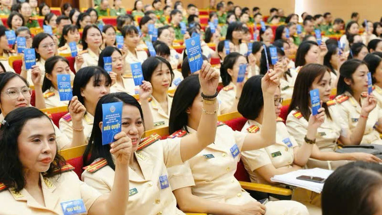 Đại biểu biểu quyết tại Đại hội. z7167492330700-7548f65e267f90f67622960b45b6ce6a-5595.jpg