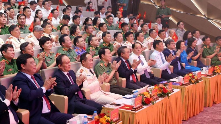 Các đại biểu dự Lễ kỷ niệm. z6858790257585-73a33a7cf1146b45185d9d29915046ff-1712.jpg