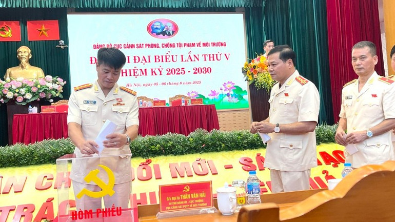 Đại hội bỏ phiếu bầu Ban Chấp hành. z6876840603656-ba0f3dad80d189606aa4b98f7abbdc2f-6699.jpg