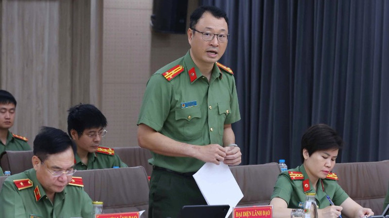Đại diện các đơn vị báo cáo tình hình. z6878375977886-c11b9c664152eeb0f5478bb2422ad21d-8337.jpg
