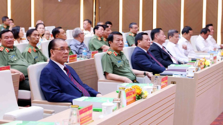Đại biểu tham dự hội thảo. z6872744134426-091f29b4bafc1bdb7bd9404949e31e34-2049.jpg
