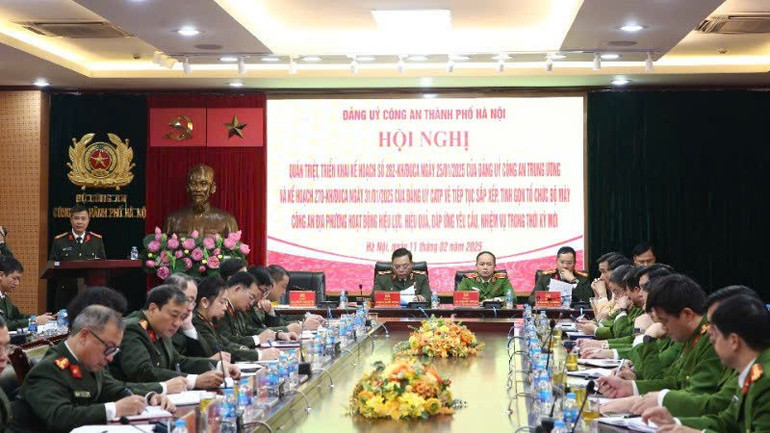 Hội nghị triển khai kế hoạch của Đảng ủy Công an trung ương và Đảng ủy Công an thành phố về tiếp tục sắp xếp tinh gọn tổ chức bộ máy công an địa phương hoạt động hiệu lực, hiệu quả. gen-n-z6821029184061-9d8f7586ab7c0f3586a3580266989331.jpg